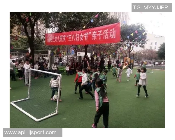 足球宝贝展现魅力瞬间美图集锦让你领略青春活力与运动激情的完美结合 足球宝贝展现魅力瞬间美图集锦让你领略青春活力与运动激情的完美结合